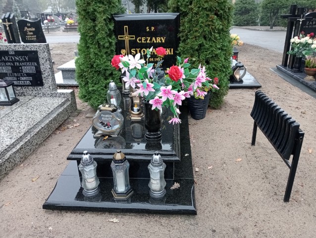 Grób Cezary Stolarski