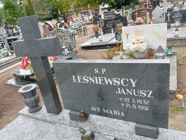 Janusz Leśniewski 1932 Drezdenko - Grobonet - Wyszukiwarka osób pochowanych