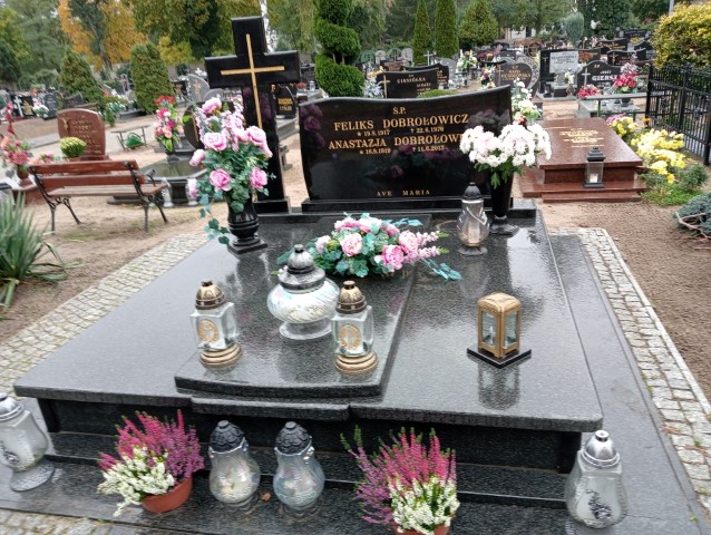 Grób Feliks Dobrołowicz
