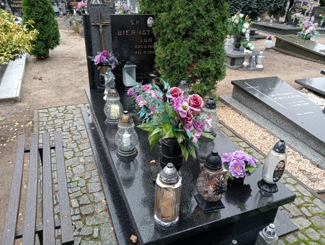 Grób Jan Biernat