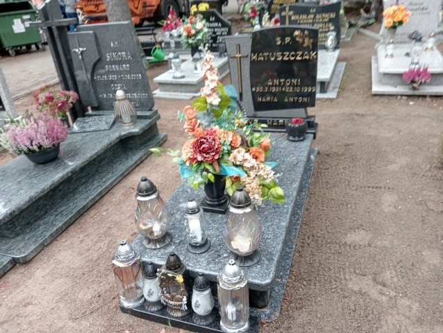 Grób MONIKA MATUSZCZAK