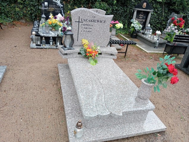 Grób Jadwiga Uszakiewicz