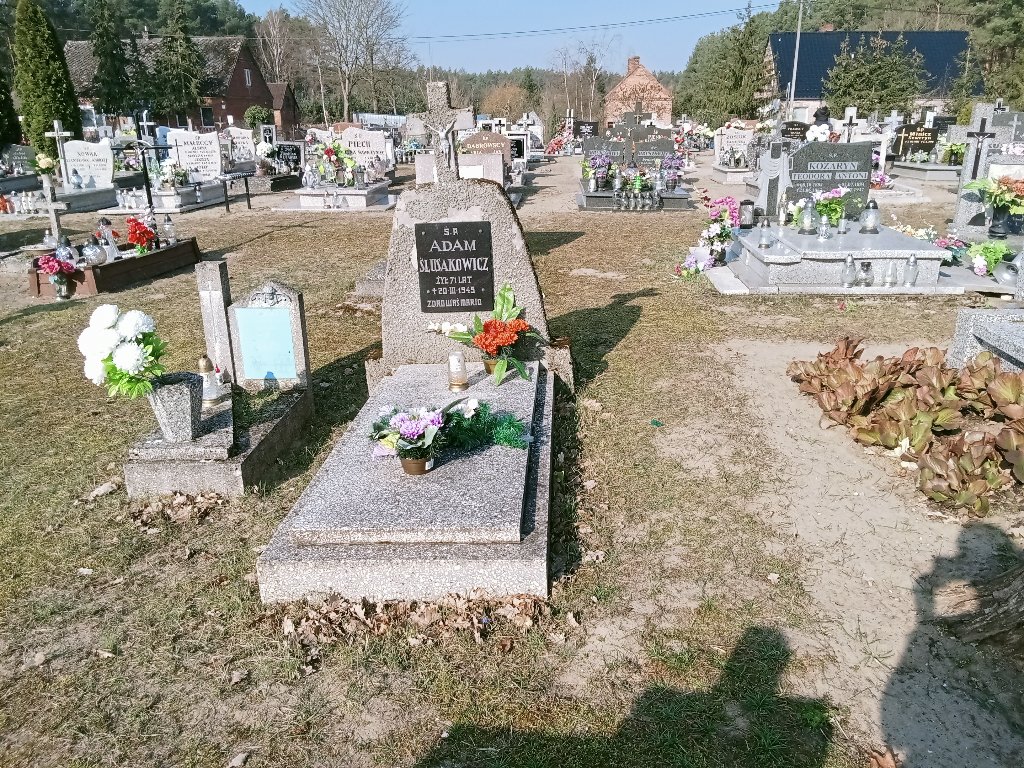 Grób Adam Ślusakowicz